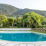 Konstantinos Pool & Fun דירה